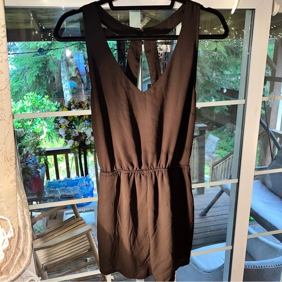 Forever 21 Black Sleeveless Romper - Picture 1 of 11